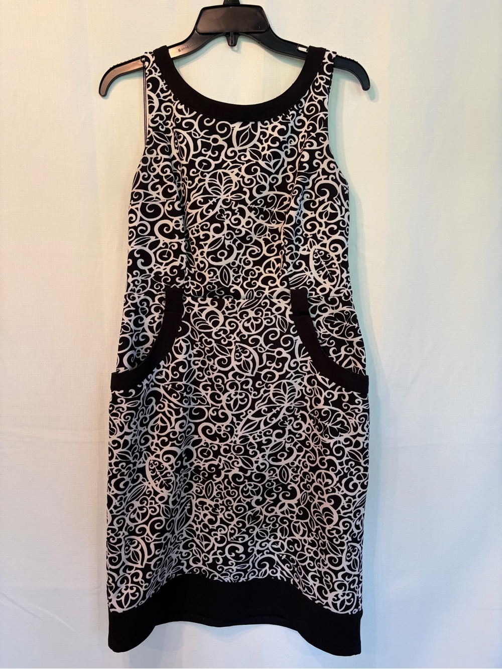 London Times Black and White Floral Scroll Shift Dress